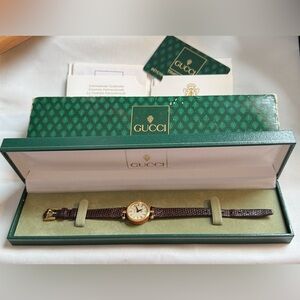 Vintage 1992 Gucci Ladies Watch w Box, card & insert papers